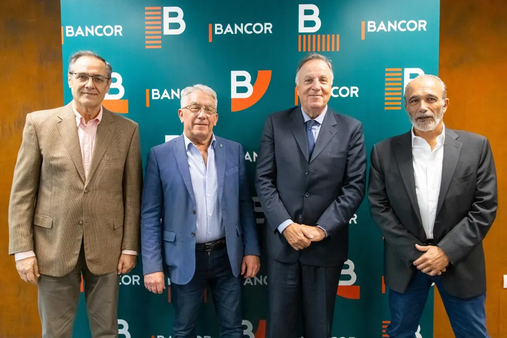 Mario Blanco, presidente del ERSeP; Luis Giovine, presidente de EPEC; Daniel Tillard, presidente de BANCOR y Fabián López, ministro de Servicios Públicos.