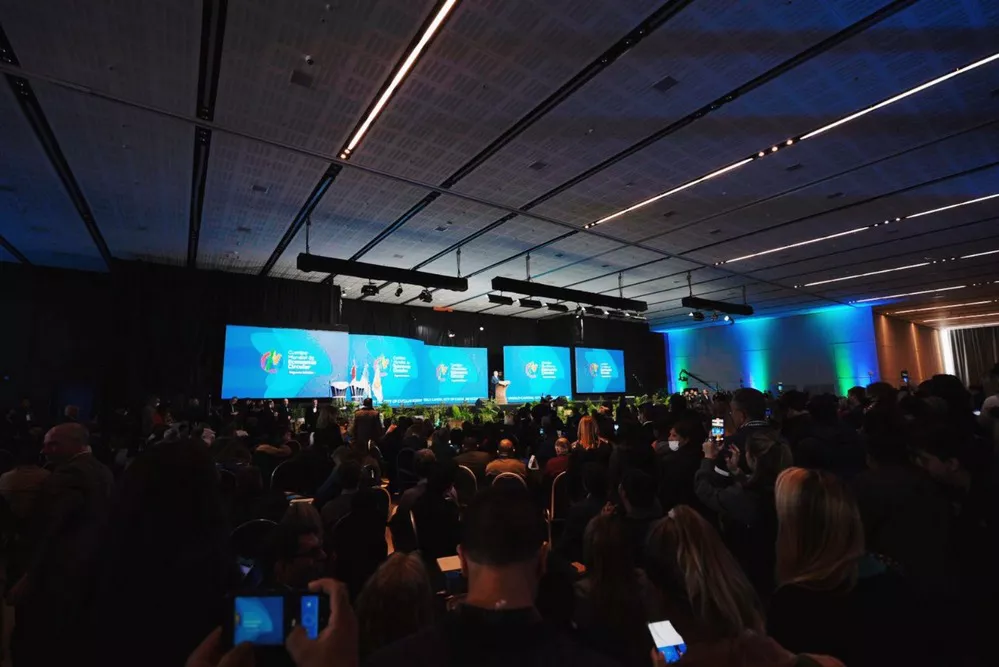 FOTO CUMBRE SALON CONVENCIONES