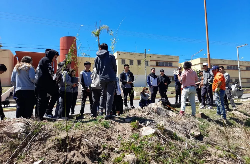 ECOOBJETIVO FOTO VILLA CARLOS PAZ FORESTACION NATIVAS 1