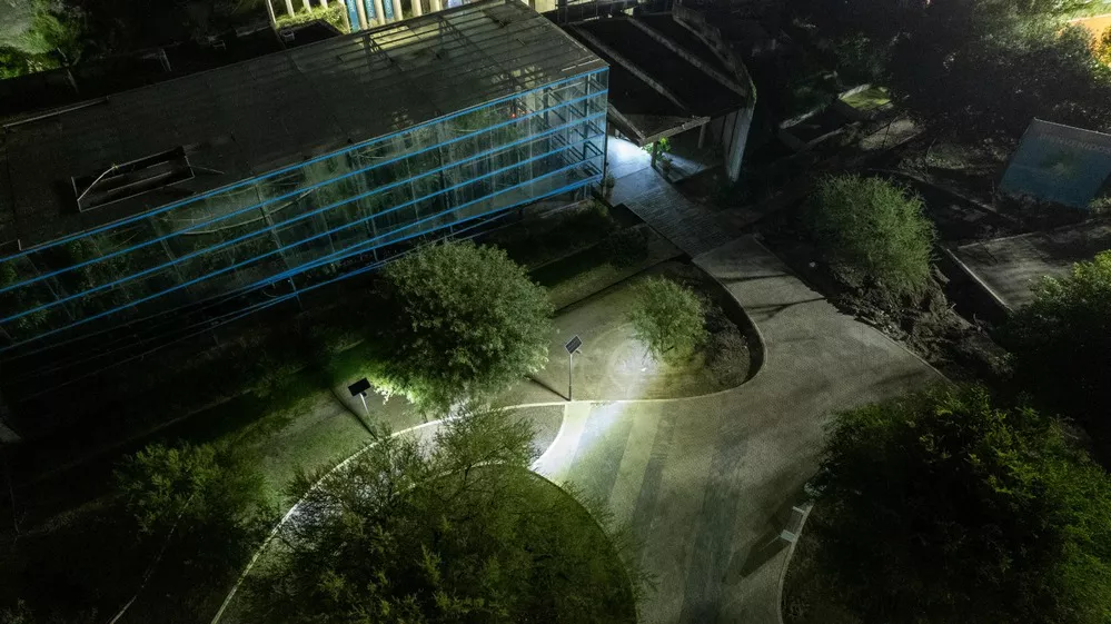 ECOOBJETIVO FOTO CÓRDOBA POLO MARTÍ LUCES LED 3