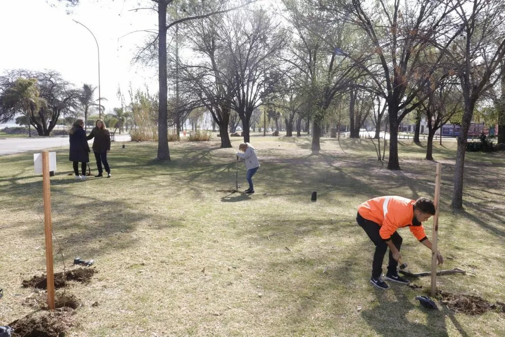 ECOOBJETIVO FOTO VILLA CARLOS PAZ DIA DEL ARBOL 2
