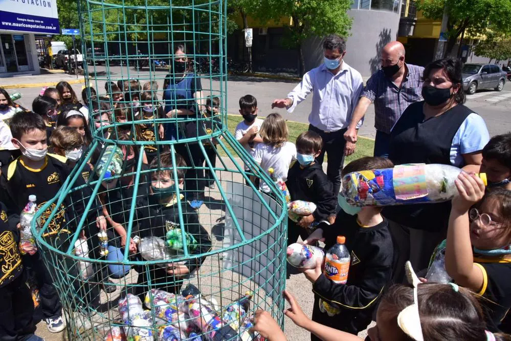 ECOOBJETIVO FOTO VILLA MARIA NIÑOS ECOBOTELLAS