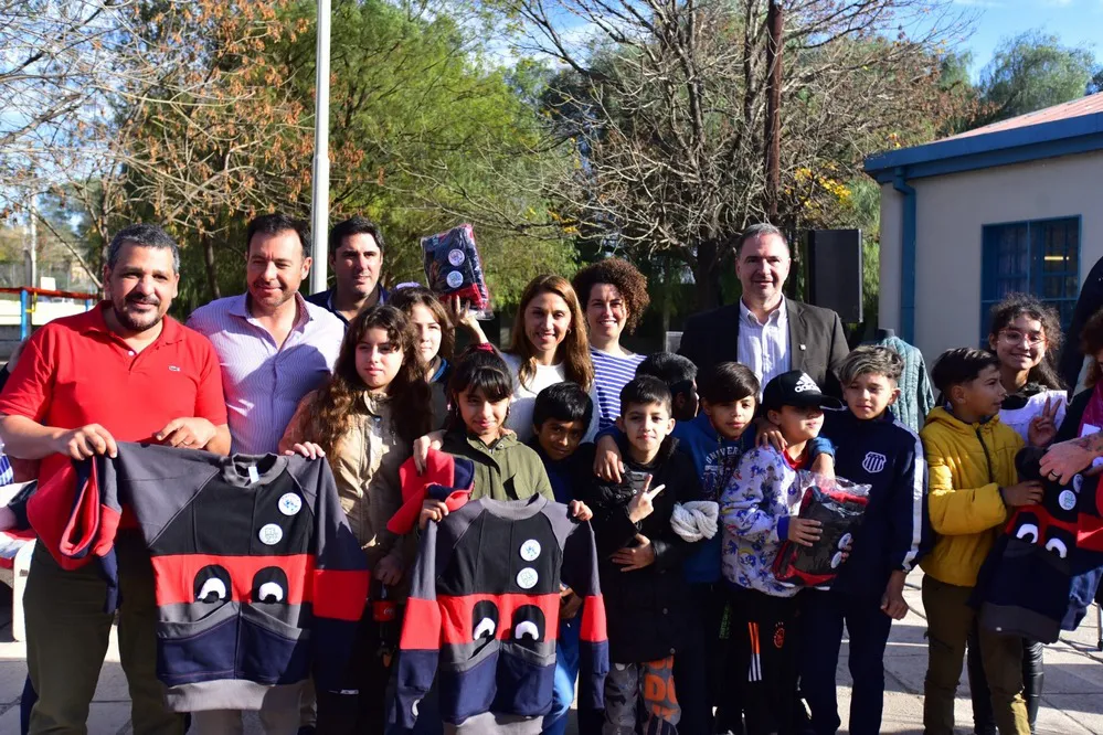 ECOOBJETIVO FOTO BUZOS ECONOMIA CIRCULAR