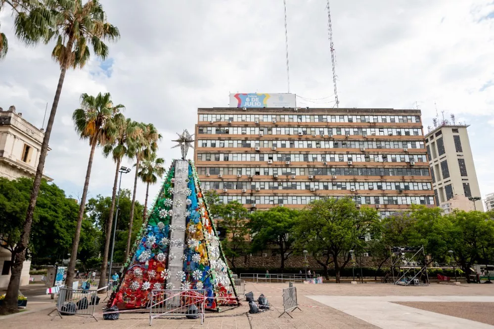 ECOOBJETIVO FOTO CÓRDOBA ARBOL DE NAVIDAD RECICLADO 1