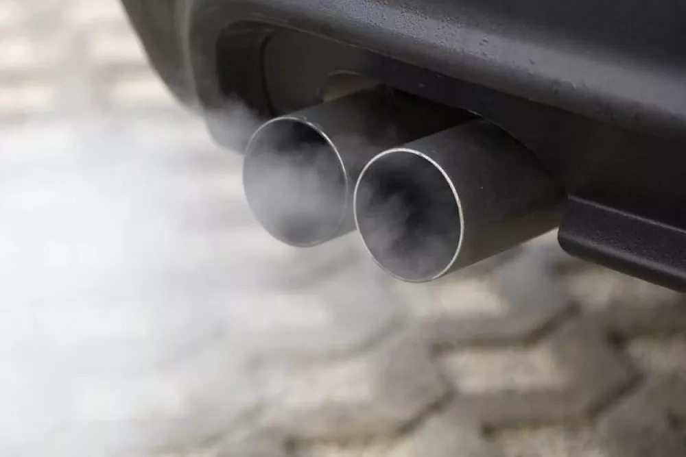 humo caño de escape