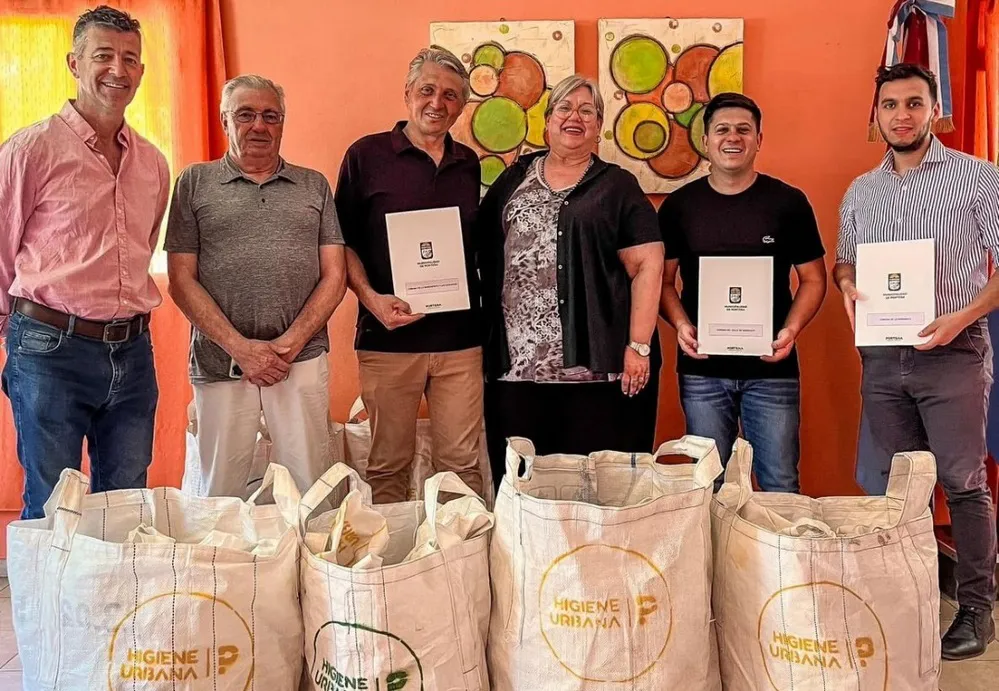 ECOOBJETIVO FOTO PORTEÑA ENTREGA ECOBOLSAS PARAVACHASCA RAMCC
