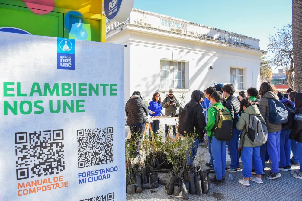 ECOOBJETIVO FOTO RIO CUARTO ECOCANJE DIA MUNDIAL DEL RECICLADO 1