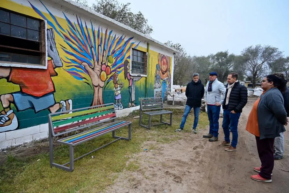 ECOOBJETIVO FOTO VILLA MARIA  bancos de plaza