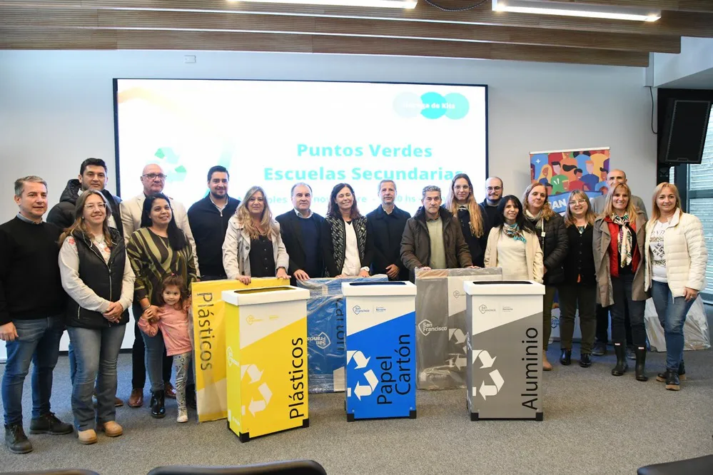ECOOBJETIVO FOTO SAN FRANCISCO ENTREGA DE CONTENEDORES PUNTOS VERDES
