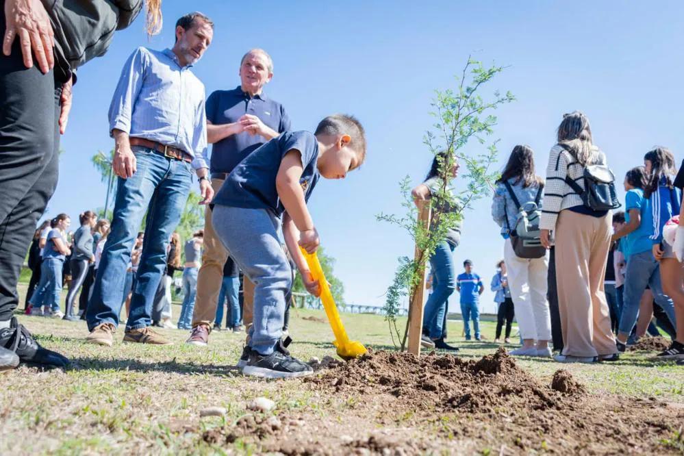 ECOOBJETIVO FOTO RIO CUARTO FORESTACION ESCUELAS COSTANERA 1