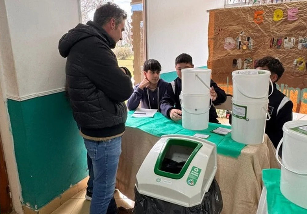 ECOOBJETIVO FOTO GRAL BALDISSERA COMPOSTAJE ESCUELA 2