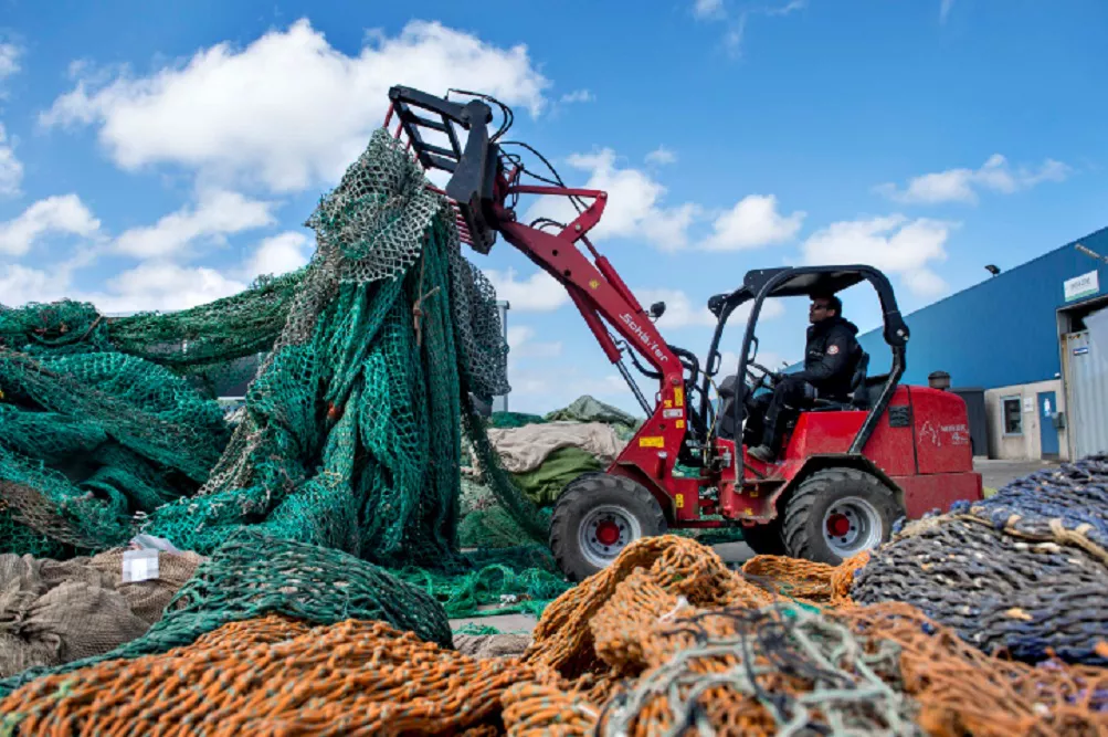 BMW fabrica piezas con redes de pesca recicladas 2