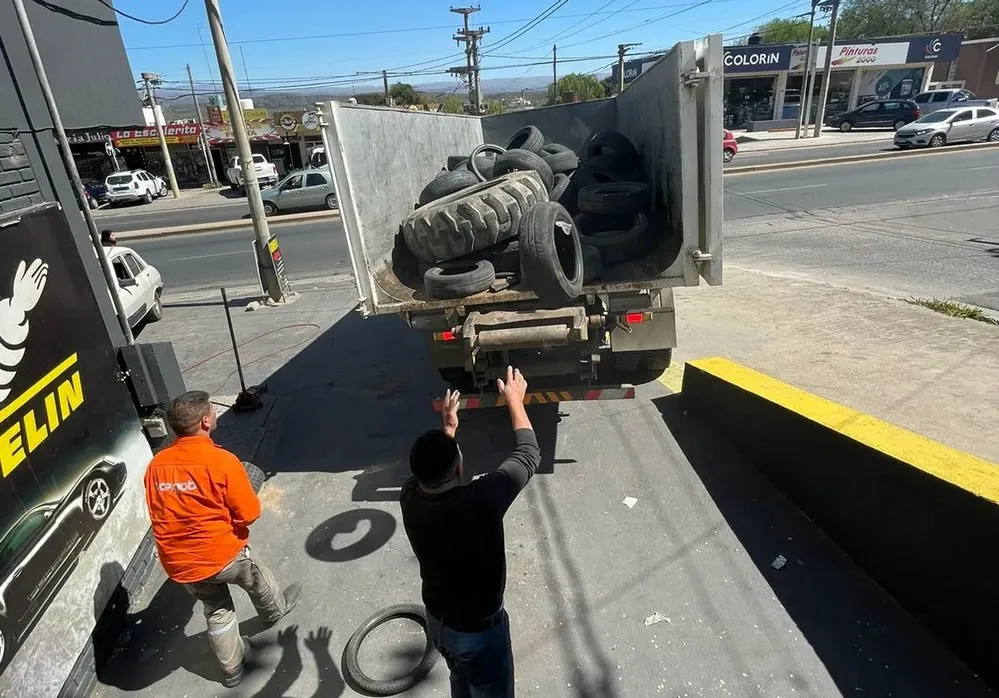 ECOOBJETIVO FOTO VILLA CARLOS PAZ NEUMATICOS FUERA DE USO