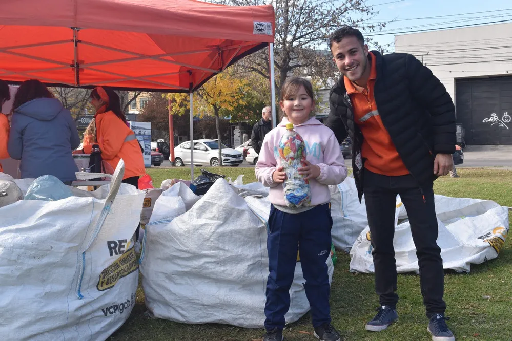 ECOOBJETIVO FOTO VILLA CARLOS PAZ ECOCANJE DIA DEL RECICLAJE 3