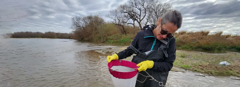 2024-12-19-UNCiencia-monitoreo-de-microplasticos-en-aguas-dulces-04-faja-1536x560