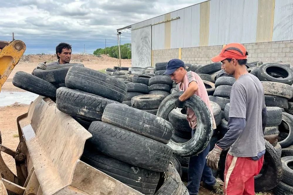 ECOOBJETIVO FOTO AMBIENTE NEUMATICOS FUERA DE USO 2