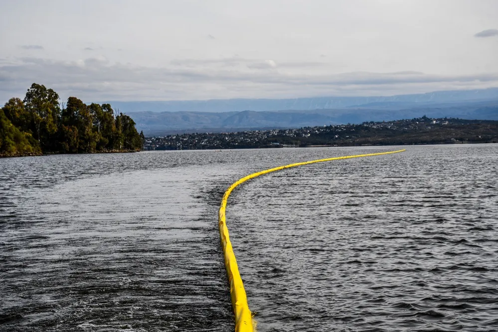 ECOOBJETIVO FOTO REMEDIACION LAGO SAN ROQUE BARRERAS 1