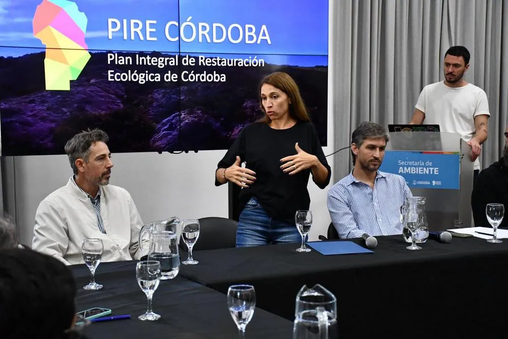 ECOOBJETIVO FOTO REUNION AMBIENTE CENTROS DE RESCATE