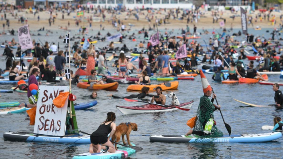 Surfistas protestaron ante el G7